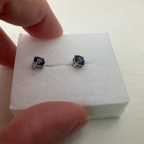 Fabulous NWOT silver & vivid bluish color tanzanite earrings AAA - Picture 2 of 5